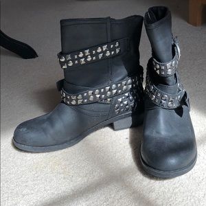 Studded, comfortable Noto boots